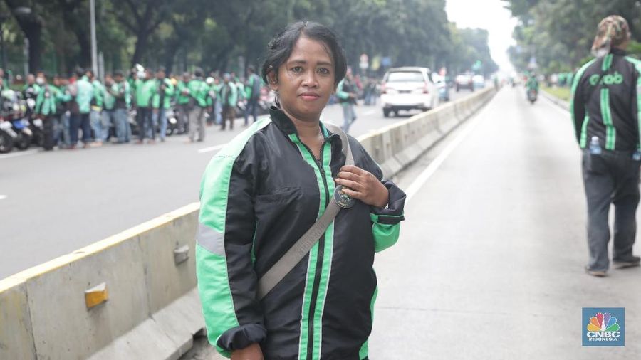 Ribuan ojek online yang tergabung dalam Garda melakukan aksi unjuk rasa di Kawasan Monumen Nasional.