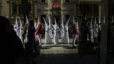 Setelah Kamis Putih, momen Jumat Agung siap dirayakan oleh umat Kristen. Pada momen ini, gereja berduka karena kematian Yesus. (AFP PHOTO / Cristina Quicler)