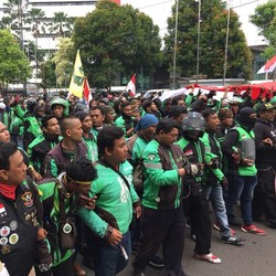 Bersaing Ketat, Grab & Gojek Sulit Kuasai Pasar RI?