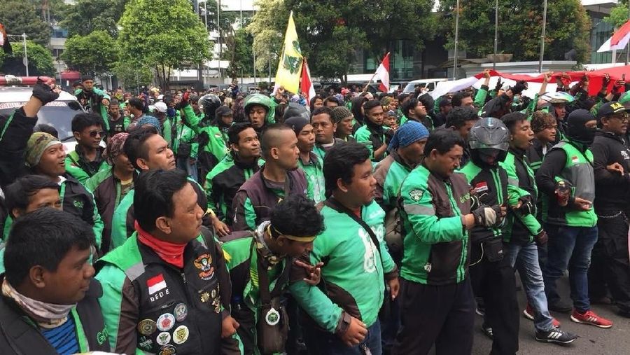 Grab dan Gojek bersaing ketat di pasar ride-hailing dan layanan lainnya untuk menguasai pasar Indonesia. Ternyata keduanya kesulitan taklukan Indonesia?