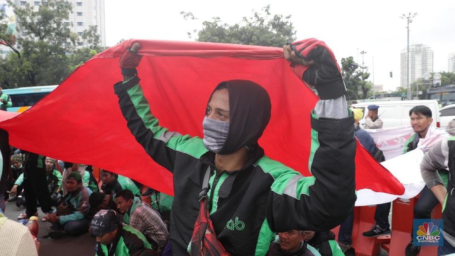 Pendemo meminta agar ojek online dilegalkan, penghapusan tarif promo yang merugikan driver dan peningkatan tarif.