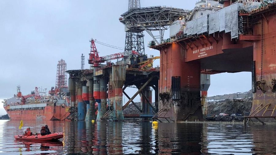 Greenpeace activists boards an oil rig that was due to sail to the Arctic to drill prospects on behalf of oil firm Statoil, in a fjord off the West coast of Norway, March 22, 2018. Greenpeace/Handout via REUTERS ATTENTION EDITORS - THIS IMAGE WAS PROVIDED BY A THIRD PARTY. NO RESALES. NO ARCHIVES.