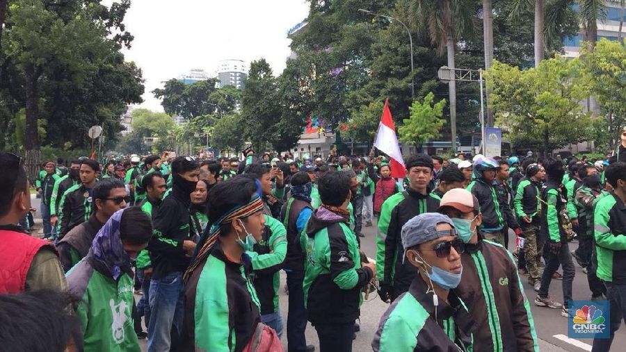 Pemerintah RI sempat mengusulkan aplikator seperti Grab dan Gojek memperlakukan driver sebagai pegawai.