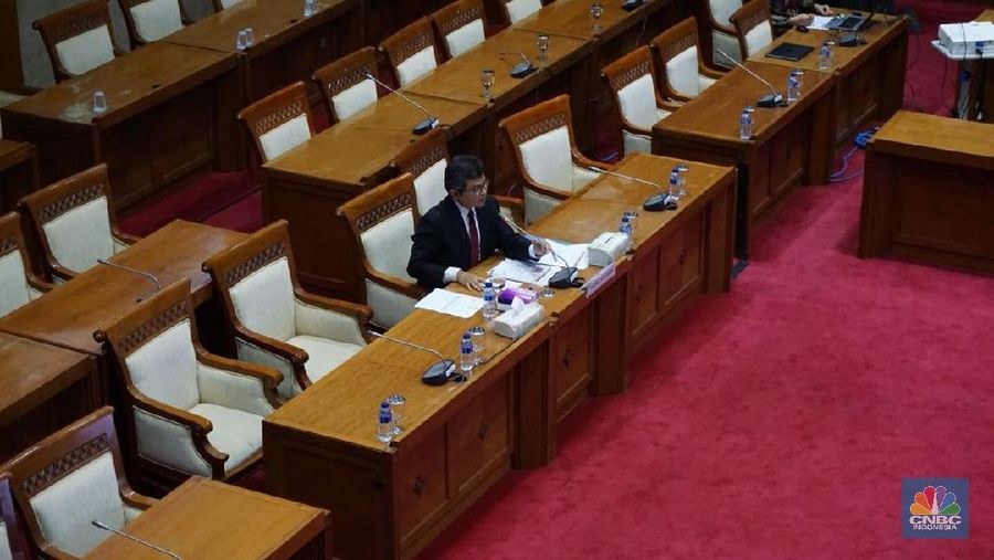 Tiga calon deputi Gubernur Bank Indonesia (BI) yakni Dody Budi Waluyo, Wiwiek Sisto Widayat dan Doddy Zulverdi