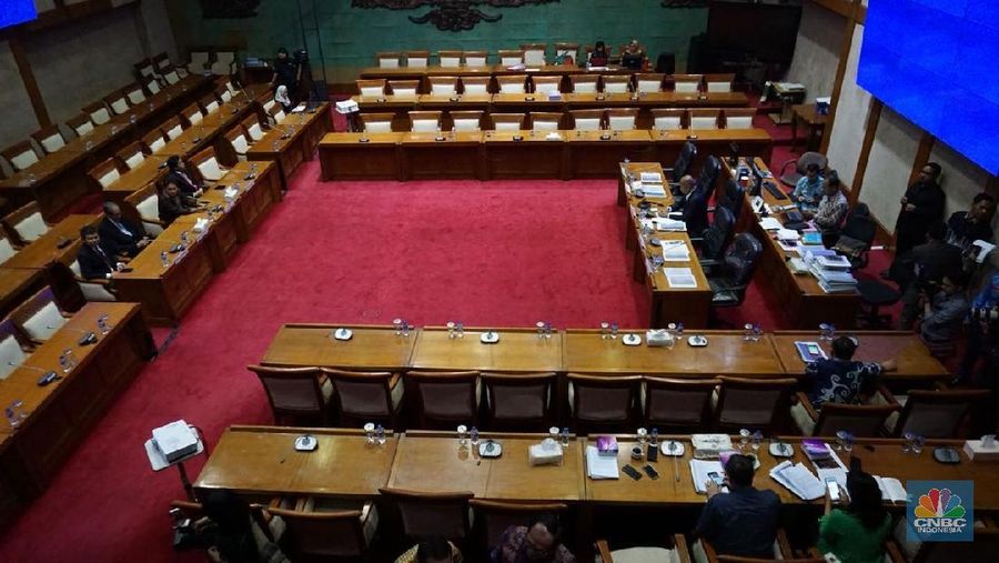 Tiga calon deputi Gubernur Bank Indonesia (BI) yakni Dody Budi Waluyo, Wiwiek Sisto Widayat dan Doddy Zulverdi