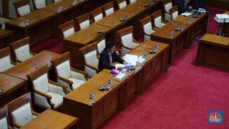 Tiga calon deputi Gubernur Bank Indonesia (BI) yakni Dody Budi Waluyo, Wiwiek Sisto Widayat dan Doddy Zulverdi