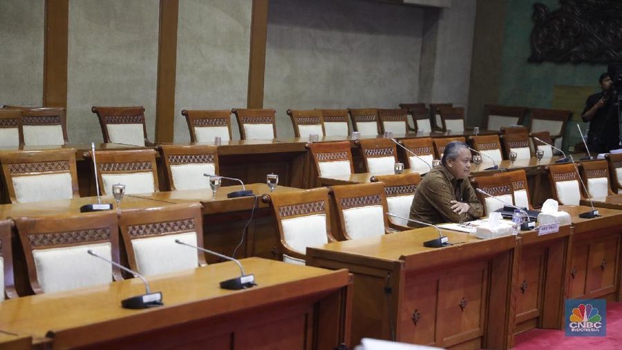 Calon Gubernur Bank Indonesia (BI) Perry Warjiyo memandang suku bunga kredit di Indonesia masih sangat tinggi.