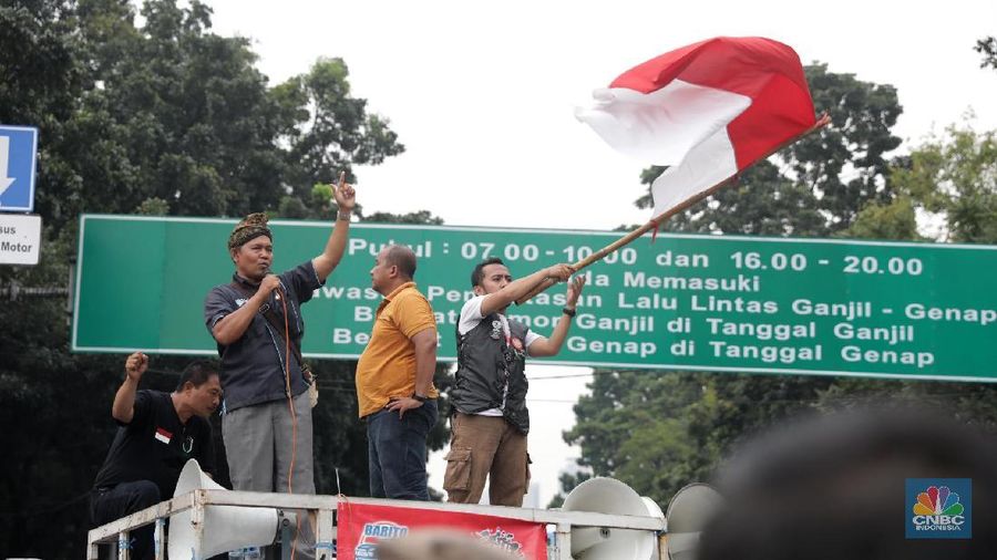 Ratusan pengemudi taksi online berjanji akan terus berdemo sebelum Peraturan Menteri Perhubungan (Permenhub) No 108 Tahun 2017 dicabut.
