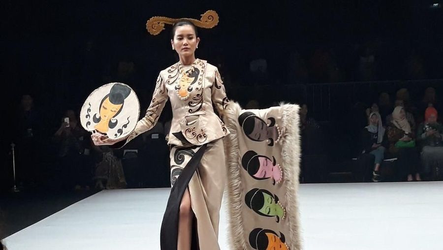 Pekan mode Indonesia Fashion Week (IFW) 2018 kembali diselenggarakan. Acara yang berlangsung untuk tahun ke- 7 ini digelar mulai 28 Maret hingga 1 April 2018. 