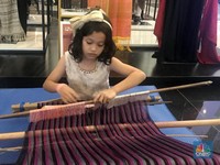Nantinka Sihombing, Penenun Cilik dari Pulau Samosir