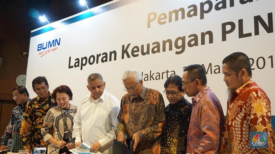 Laba PT PLN (Persero) di 2017 merosot hingga 45,7% dibanding tahun sebelumnya. Salah satu penyebabnya adalah kenaikan harga batu bara yang signifikan tahun lalu