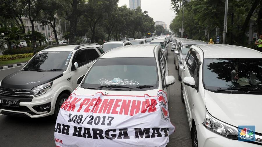 Menhub hari ini bertemu dengan Grab dan Go-Jek membahas industri transportasi online di RI.