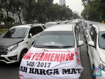 Aturan Berlaku, Grab & Gojek Setop Rekrut Driver Taksi Baru