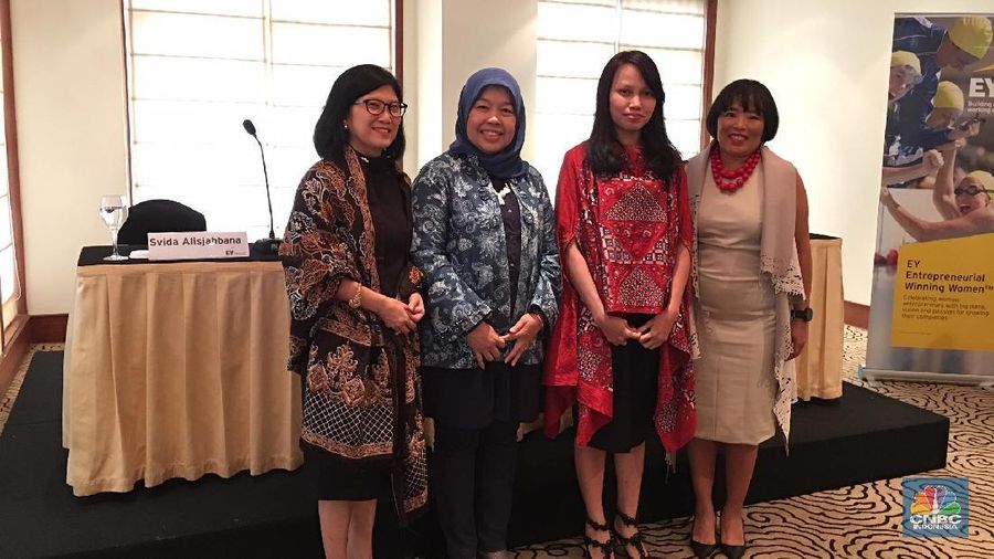 Banyak wanita yang kini menjadi pemimpin di perusahaan . Digitalisasi juga memberikan tantangan tersendiri bagi para pemimpin wanita ini.