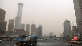 VIDEO: Badai Pasir Gurun Gobi Turunkan Kualitas Udara Beijing