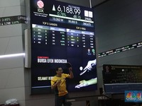 Rupiah Terpuruk, Korporasi Tahan Diri Terbitkan Surat Utang