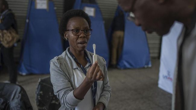 Afrika Selatan Beri Alat Periksa Mandiri untuk Atasi HIV