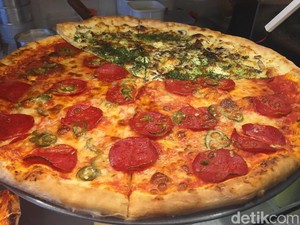 Bisa Nongkrong Sambil Ngemil 5 Pizza Favorit di Bandung