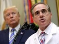 Trump Pecat Menteri Veteran, Ganti dengan Dokter Gedung Putih