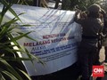 Sempat Ricuh, Satpol PP Pasang Spanduk Penutupan Alexis