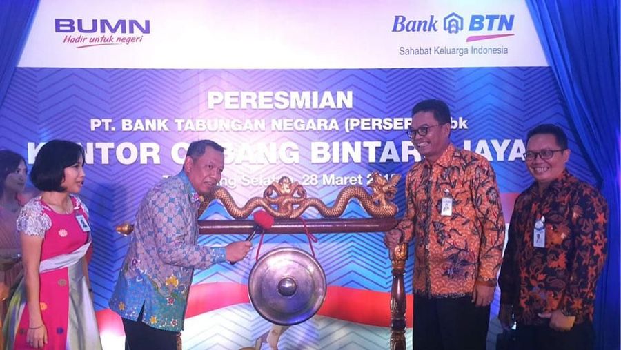 Bintaro juga dekat kawasan perkantoran T.B. Simatupang. Bahkan memiliki akses cepat menuju bandara.