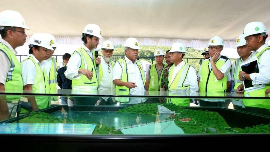 Menteri PUPR Basuki Hadimuljono meninjau 2 bendungan yang tengah dibangun, Bendo di Kabupaten Ponorogo dan Tukul di Kabupaten Pacitan.
