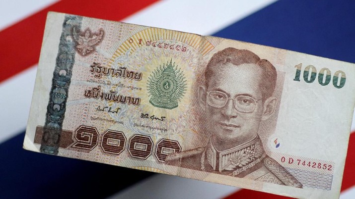 FILE PHOTO: A Thailand Baht note is seen in this illustration photo June 1, 2017.     REUTERS/Thomas White/Illustration/File Photo