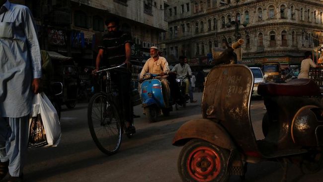  Vespa  Klasik  Jadi Warisan Motor  Impor Terbaik di Pakistan