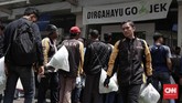 Proses akuisisi Grab terhadap operasional UberMotor di Asia Tenggara turut berimbas pada para pengemudi Uber di Indonesia. (CNNIndonesia/Safir Makki)