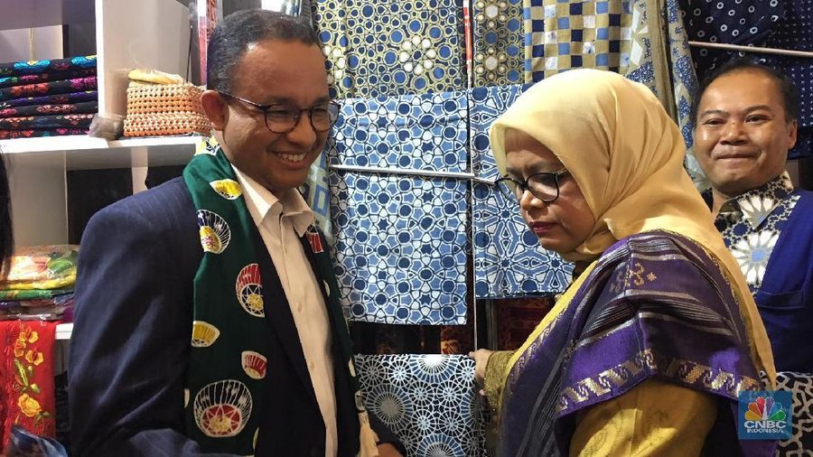 Anies hadir di Indonesia Fashion Week hari ini.