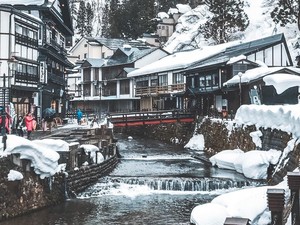 Takut Kebanjiran Wisatawan, Ginzan Onsen Batasi Kunjungan di Musim Dingin