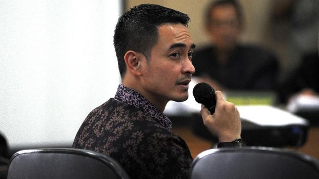Zumi Zola Jalani Sidang Perdana di Pengadilan Tipikor Jakarta