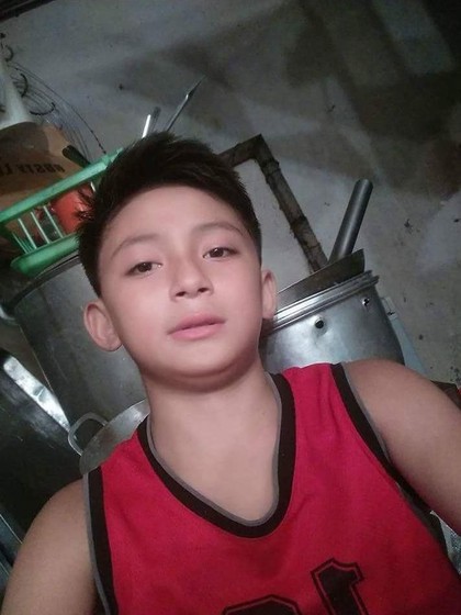 Jualan Daging di Pasar, Foto Remaja Ganteng Ini Viral Jualan Daging di Pasar, Foto Remaja Ganteng Ini Viral