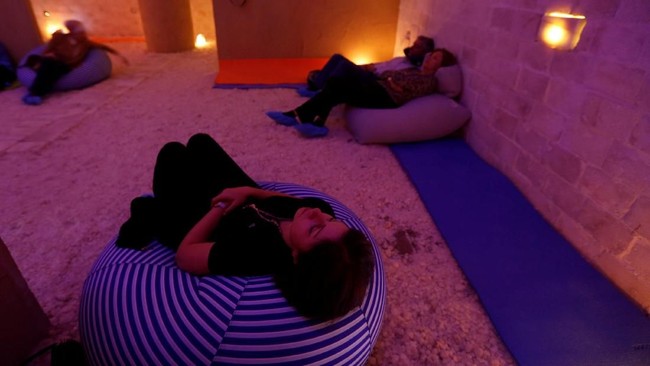 Hypnotherapy: Jalan Menuju Penyembuhan Total Generasi RI yang Terluka