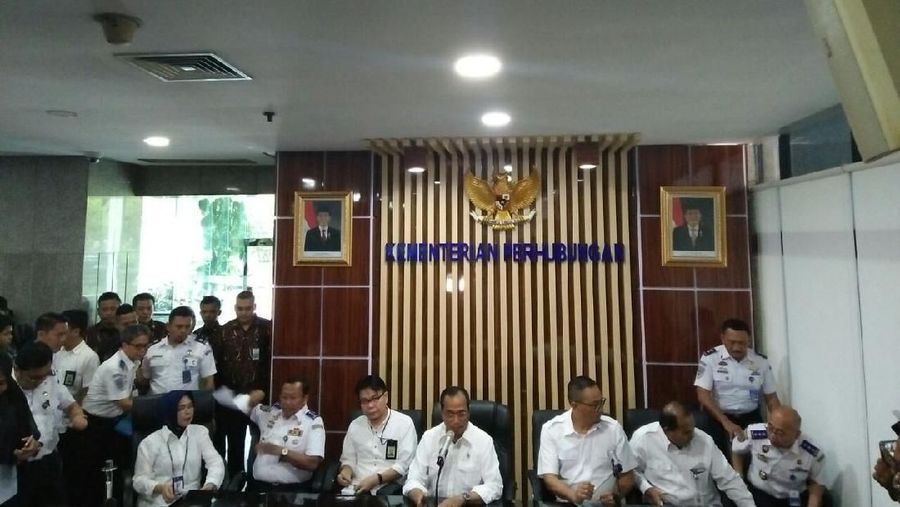 Menteri Perhubungan Budi Karya Sumadi menyatakan pemerintah sudah mendorong adanya mediasi antara driver dan aplikator soal tarif.