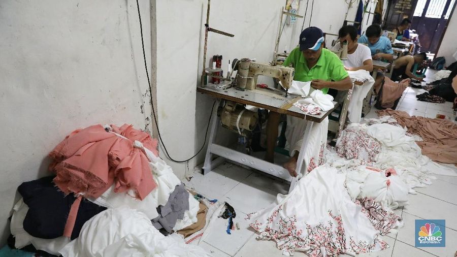 Industri manufaktur secara umum semakin menipis kinerjanya, tapi TPT justru sedang membaik di atas kertas.