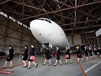 Melirik Cantiknya Pegawai Pramugari Baru Japan Airlines