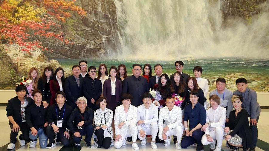 Untuk pertama kalinya pemimpin Korea Utara menghadiri pertunjukan Kpop, yang digelar di Pyong Yang. Konser ini diramaikan oleh artis Red Velvet dan lainnya