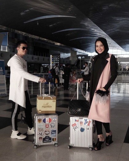 13 Airport Style Artis Indonesia Mewah Bawa Tas Ratusan Juta