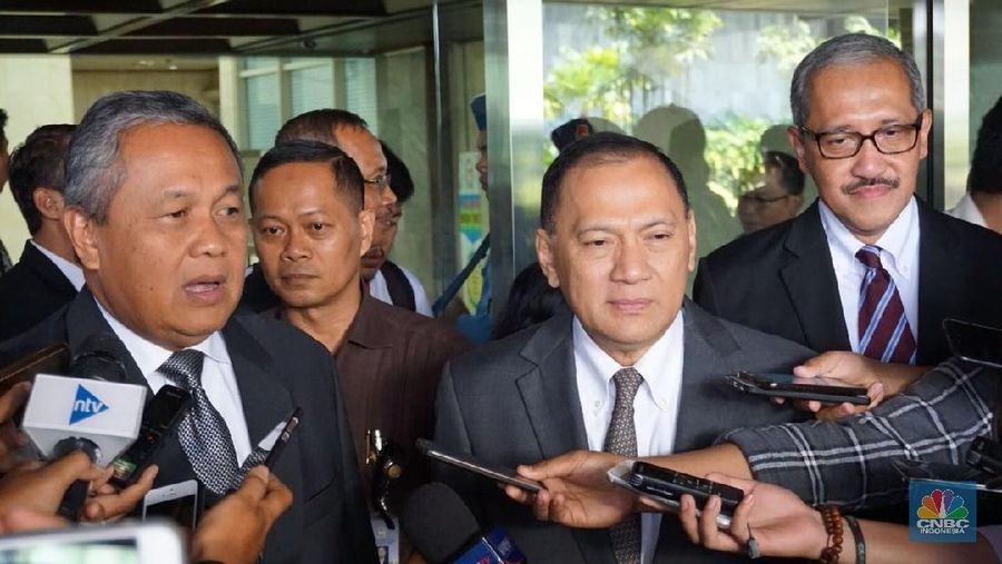 Sidang Paripurna Dewan Perwakilan Rakyat (DPR) secara resmi mengukuhkan Perry Warjiyo sebagai Gubernur Bank Indonesia (BI) terpilih periode 2018 - 2023