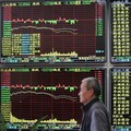 Tunggu Pemilu Sela AS, Bursa Hong Kong Melemah di Jeda Siang