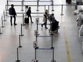 Pencuri Incar Barang dalam Wadah Pemeriksaan X-ray Bandara
