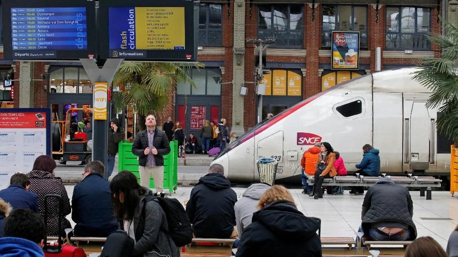 Kerugian akibat mogok kerja perusahaan operator kereta Prancis SNCF diperkirakan 20 juta euro per hari.