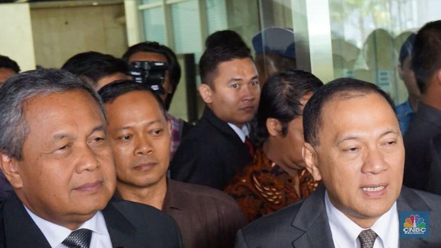 Sidang Paripurna Dewan Perwakilan Rakyat (DPR) secara resmi mengukuhkan Perry Warjiyo sebagai Gubernur Bank Indonesia (BI) terpilih periode 2018 - 2023