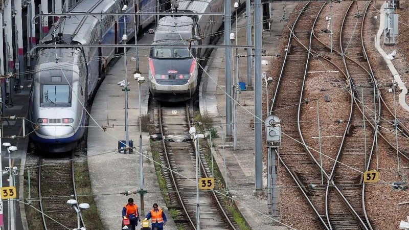 Empat serikat pekerja kereta utama melakukak aksi mogok perjalanan setiap lima hari selama tiga bulan kedepan.