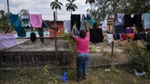 Pihak berwenang Meksiko menyatakan akan memberikan perlindungan bagi sebagian imigran yang dilaporkan kebanyakan berasal dari Honduras itu. (AFP Photo/Victoria Razo)