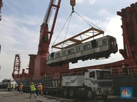 Melihat Kereta KRL Tiba dari Jepang ke Tanjung Priok