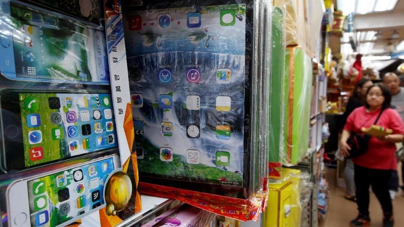 Festival Qingming biasa dikenal juga sebagai upacara orang-orang yang membersihkan makam dan memberi persembahan kepada roh leluhur.