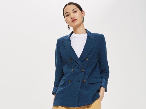 5 Blazer yang Bikin Kamu Lebih Elegan dan Profesional di Kantor 5 Blazer yang Bikin Kamu Lebih Elegan dan Profesional di Kantor