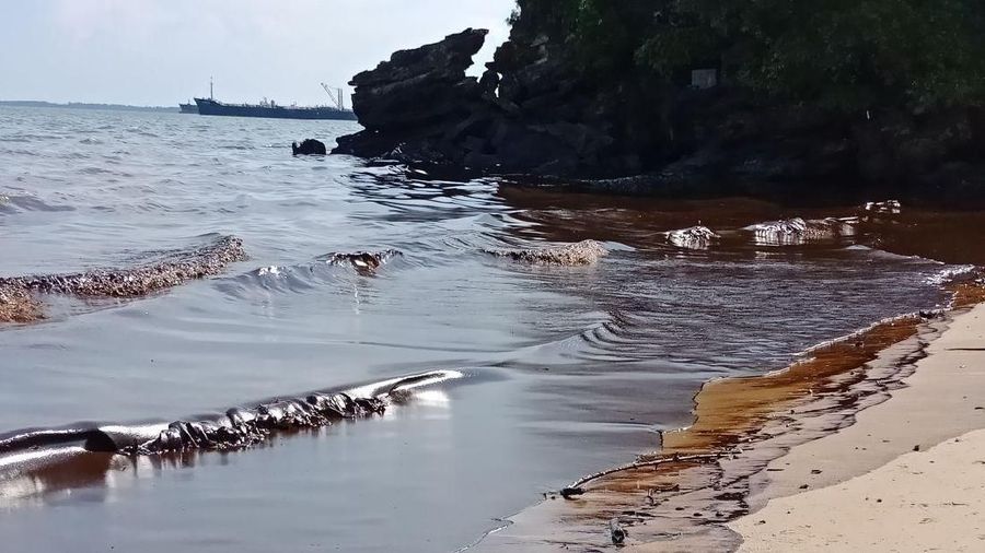 Pihak kepolisian daerah Kalimantan Timur masih terus melakukan penyelidikan atas peristiwa minyak tumpah di perairan Teluk Balikpapan.